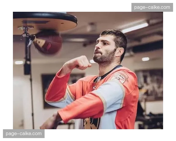 数据预测模型显示：阿贾巴与赫尔戈维奇的胜率比为52%对48%